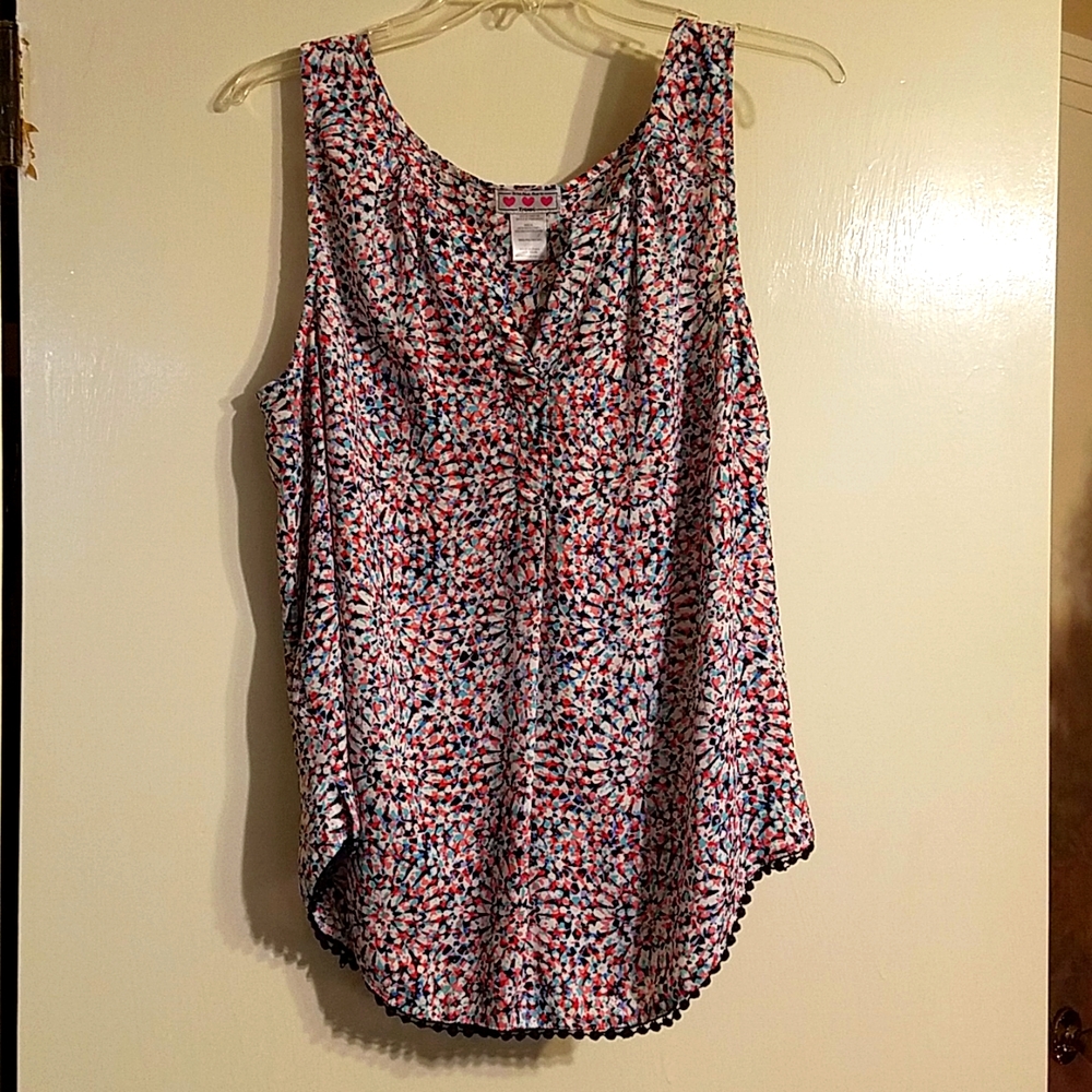 Trixxi sleeveless v-neck multi colored shirt